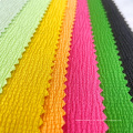 Muestra gratuita Venta caliente Hot Polyester Polyester Warp Knitting Seersuker Europa barata Textiles Varley Fabricación para prenda